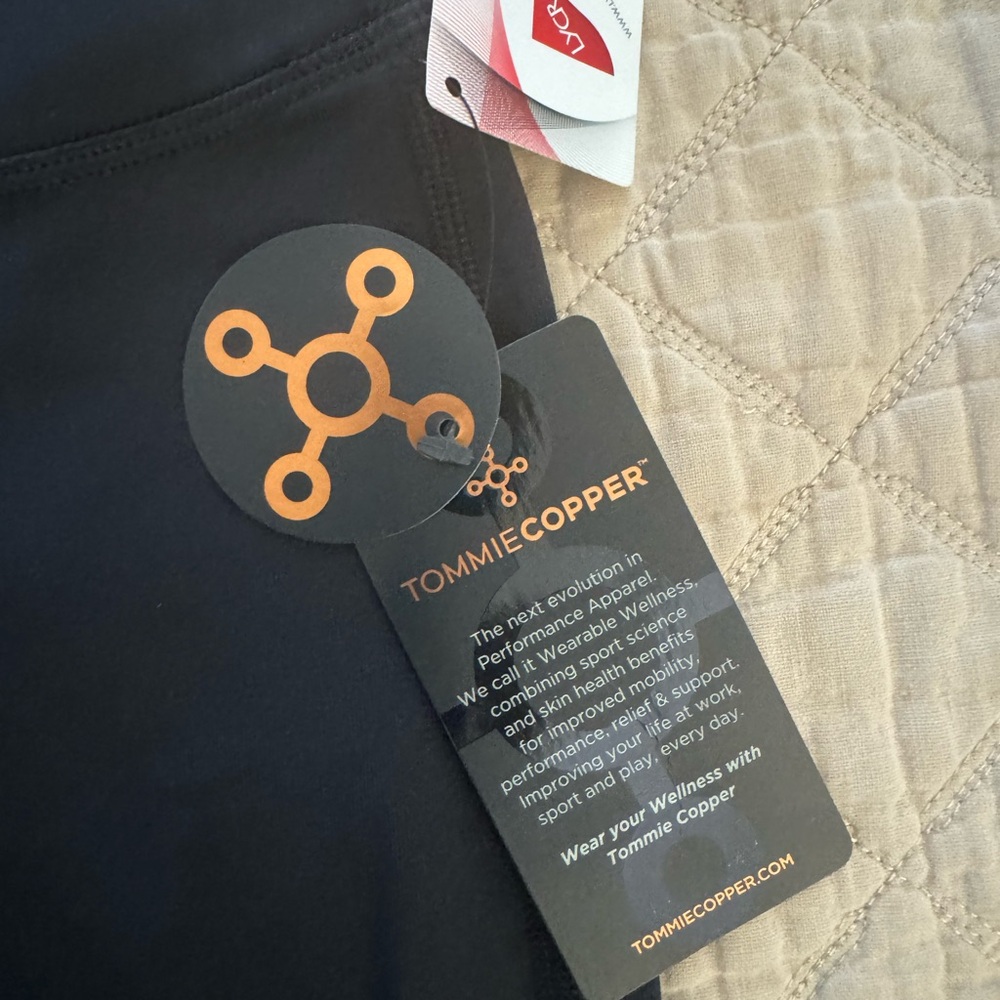 Black Copper Infused Leggings by Tommie Copper Size Medium - Picture 4 of 7